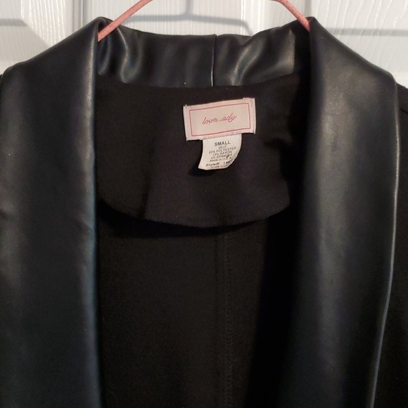 Black blazer with vegan leather collar - Picture 2 of 5